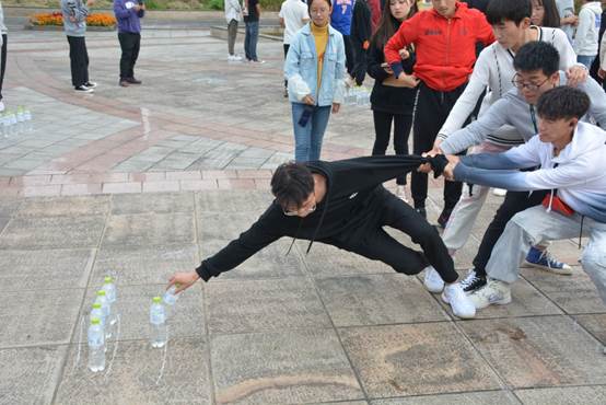 说明: C:\Users\Administrator\Desktop\10.31 beat3652019级新生团建活动\10.31”快来新启航,土木显力量“团建活动\DSC_9216.JPG